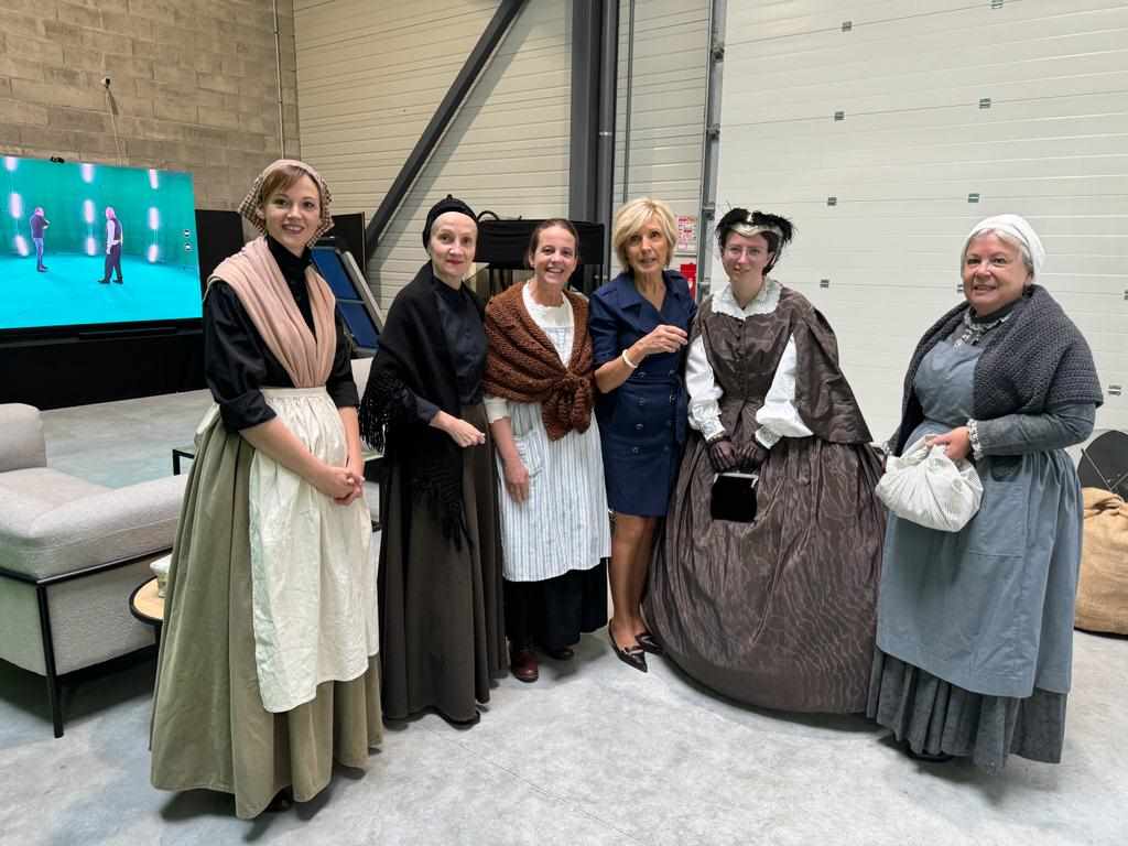 Tournage en réalité virtuelle pour TF1 avec Yani Khezzar, Évelyne Dhéliat et François Lenglet en costume 19ème siècle