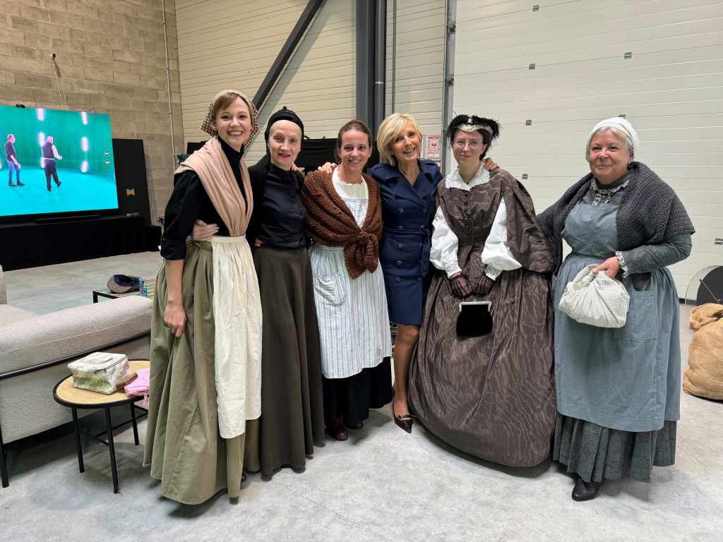 Tournage en réalité virtuelle pour TF1 avec Yani Khezzar, Évelyne Dhéliat et François Lenglet en costume 19ème siècle