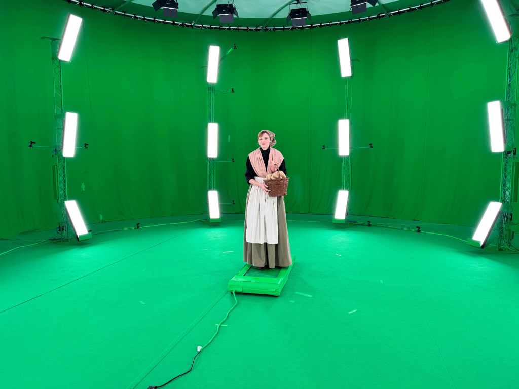 Tournage en réalité virtuelle pour TF1 avec Yani Khezzar, Évelyne Dhéliat et François Lenglet en costume 19ème siècle