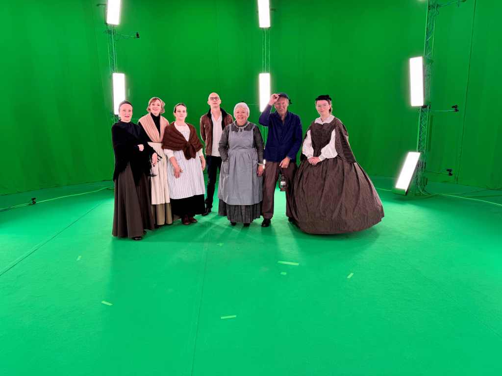 Tournage en réalité virtuelle pour TF1 avec Yani Khezzar, Évelyne Dhéliat et François Lenglet en costume 19ème siècle