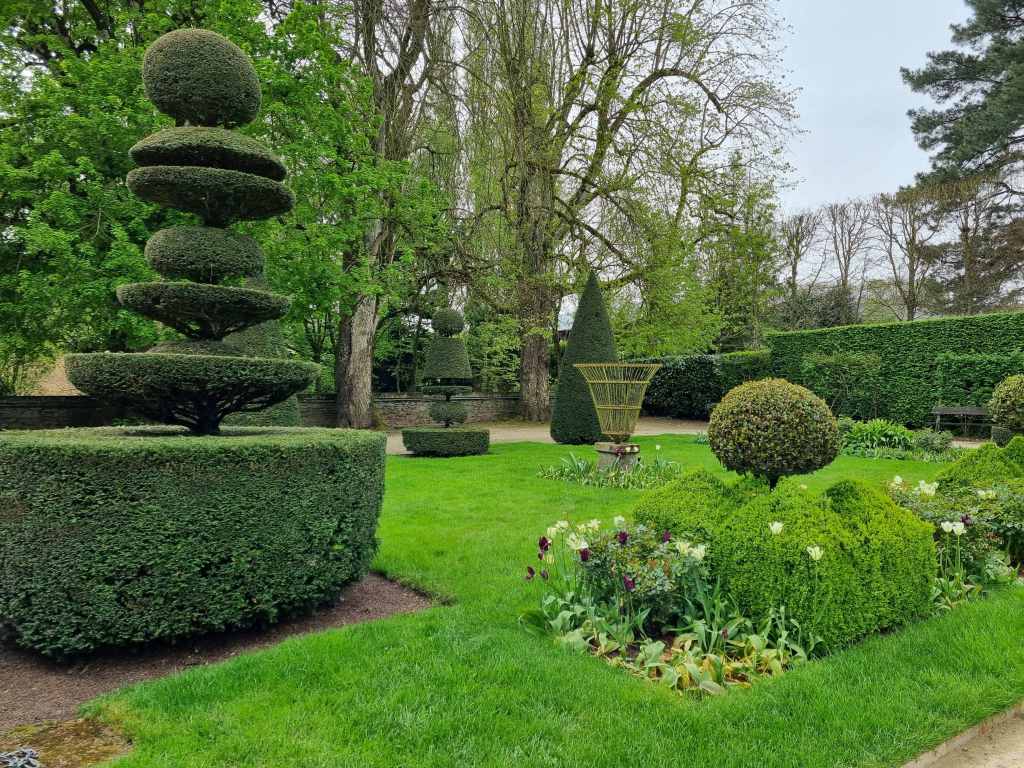 Un tournoi et une garden party chez les Bridgerton au château de la Ballue