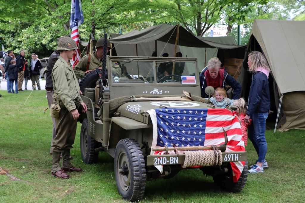 Costumes années 40, seconde guerre mondiale pour les 80 ans de la libération de la ville de Pontivy.