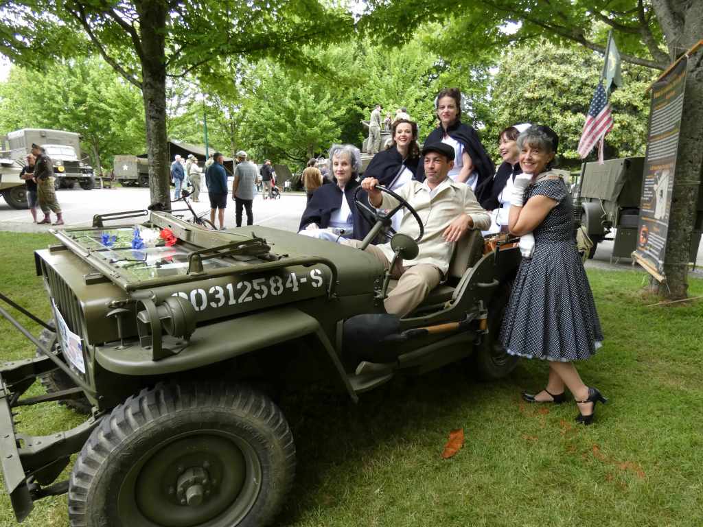 Costumes années 40, seconde guerre mondiale pour les 80 ans de la libération de la ville de Pontivy.