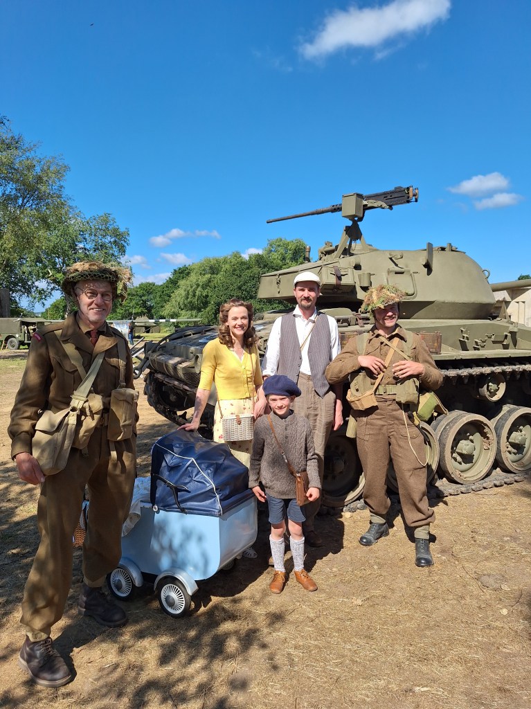 Crinolines et Cie en costume années 40 pour les 80 ans du débarquement en Normandie