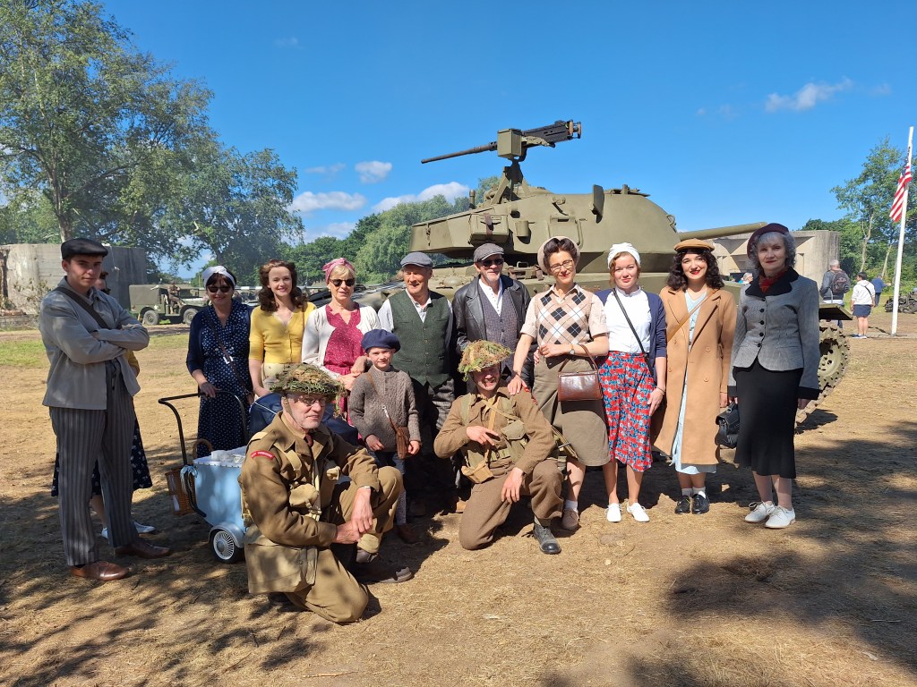 Crinolines et Cie en costume années 40 pour les 80 ans du débarquement en Normandie