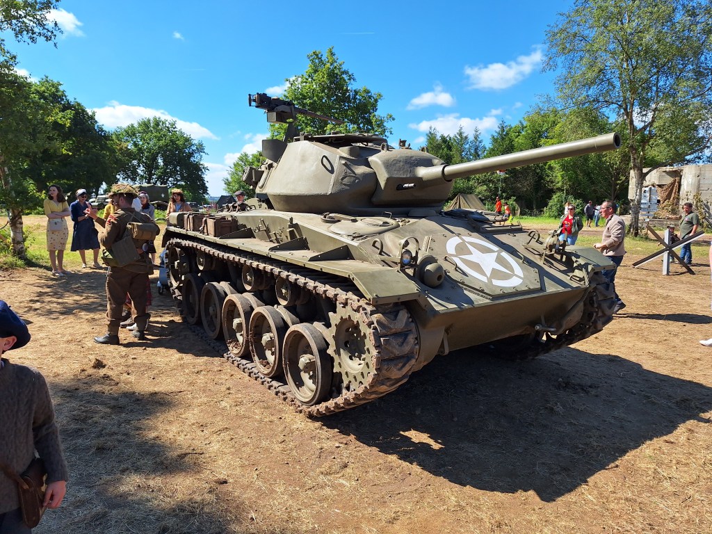 Crinolines et Cie en costume années 40 pour les 80 ans du débarquement en Normandie
