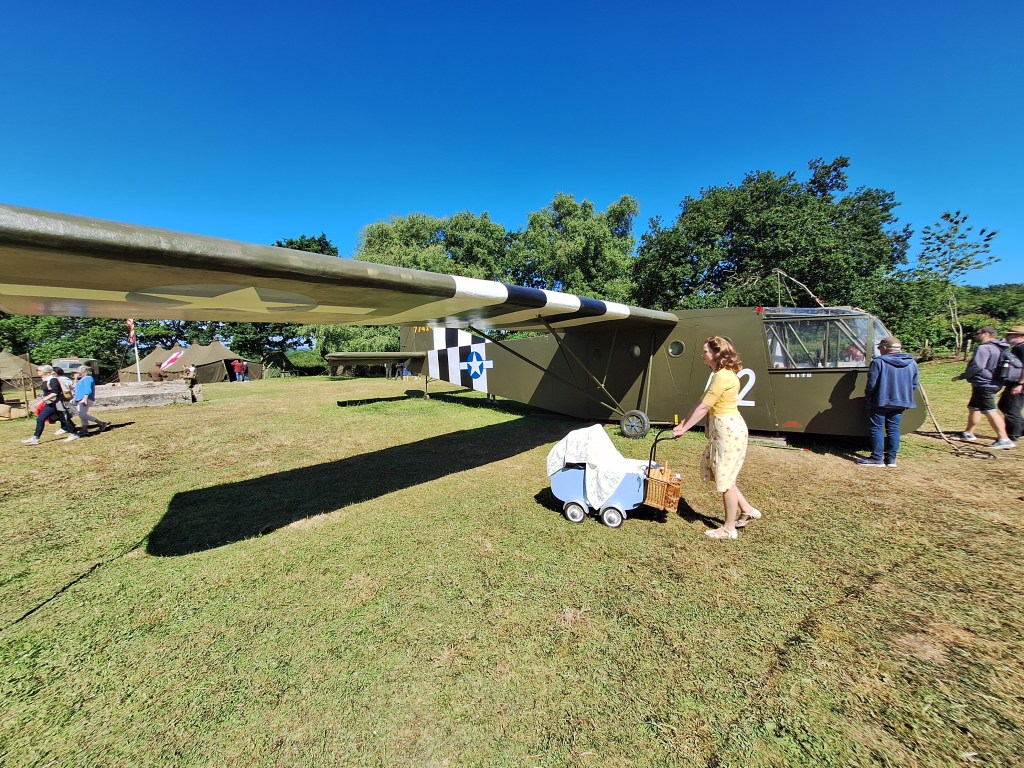 Crinolines et Cie en costume années 40 pour les 80 ans du débarquement en Normandie