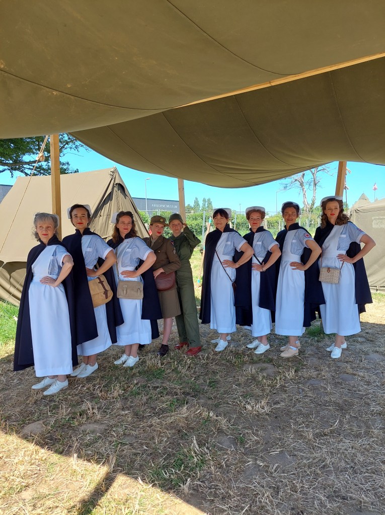 Crinolines et Cie en costume années 40 pour les 80 ans du débarquement en Normandie