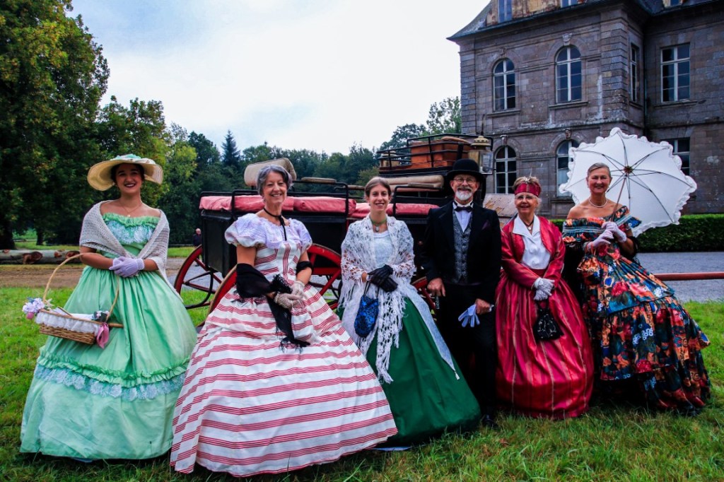 Les journées du Patrimoine au château de Robien en costumes Second Empire pour Crinolines & Cie