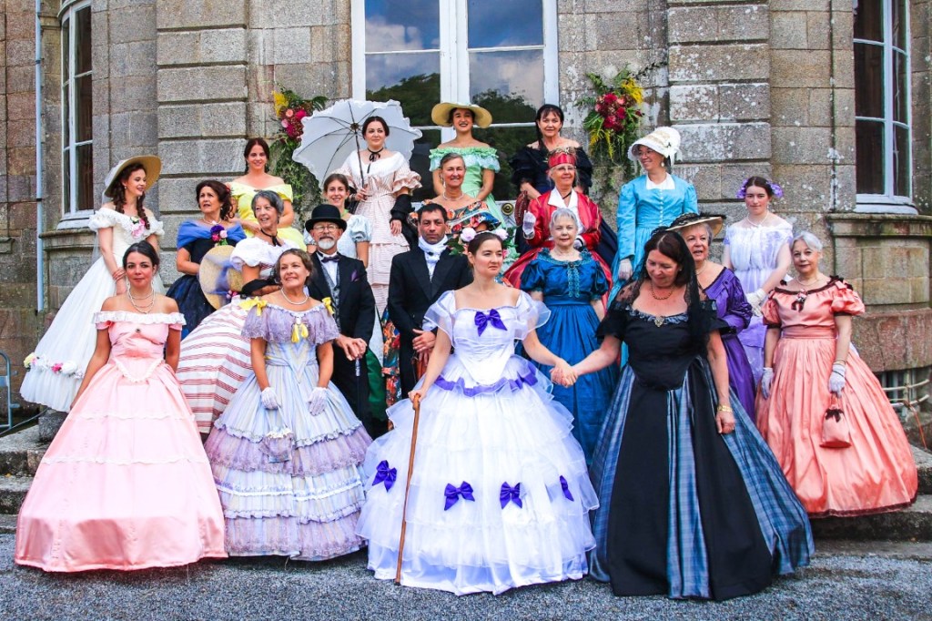 Les journées du Patrimoine au château de Robien en costumes Second Empire pour Crinolines & Cie