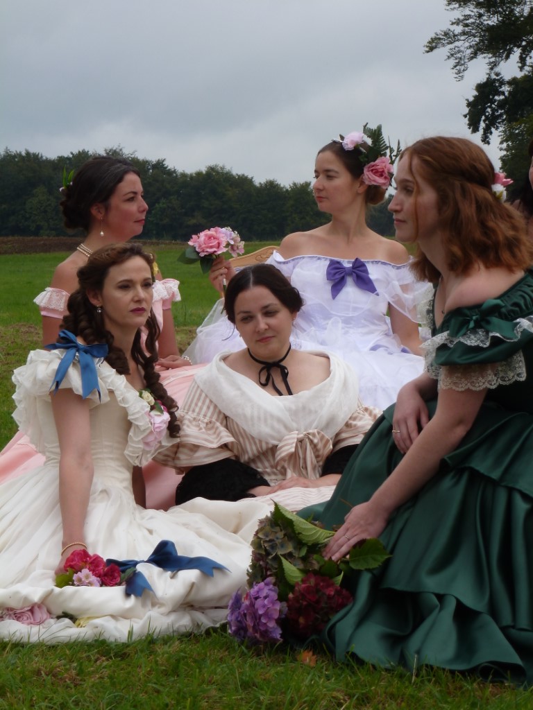 Les journées du Patrimoine au château de Robien en costumes Second Empire pour Crinolines & Cie