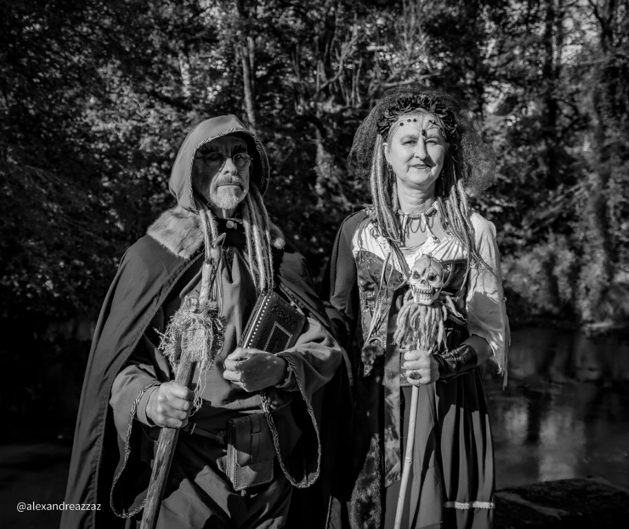 Les sorciers et sorcières de Crinolines & Cie se sont retrouvés à Rochefort en Terre pour fêter Halloween.