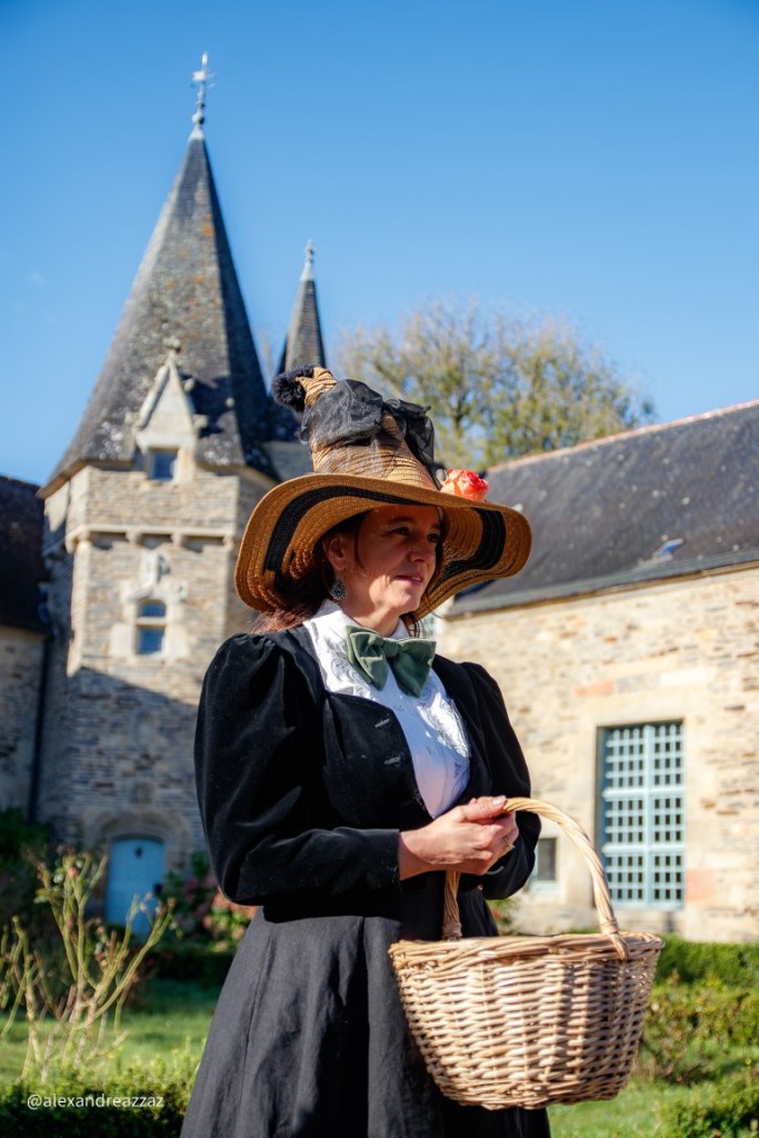 Les sorciers et sorcières de Crinolines & Cie se sont retrouvés à Rochefort en Terre pour fêter Halloween.