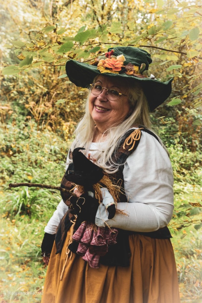 Les sorciers et sorcières de Crinolines & Cie se sont retrouvés à Rochefort en Terre pour fêter Halloween.