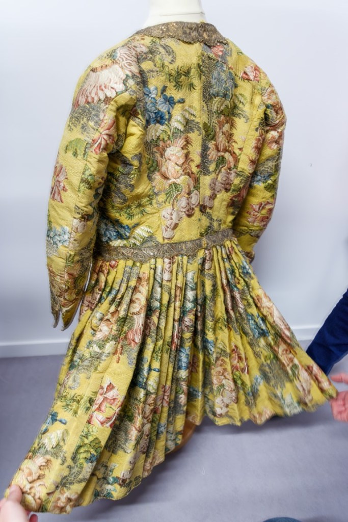 Crinolines & Cie en visite aux archives départementales de Vannes 