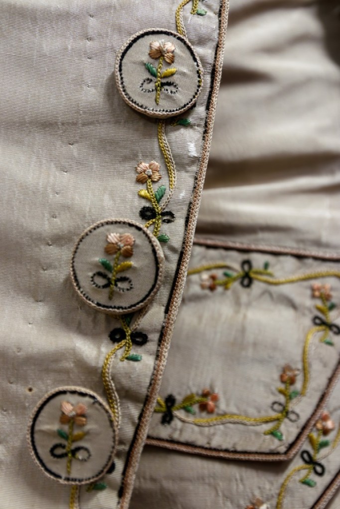 Crinolines & Cie en visite aux archives départementales de Vannes 