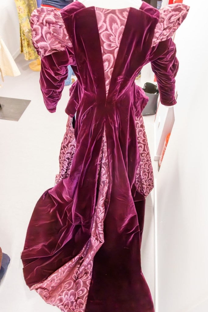 Crinolines & Cie en visite aux archives départementales de Vannes 