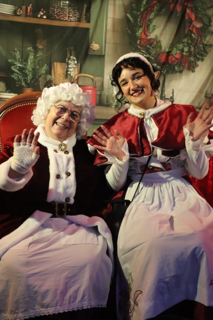 L'association Crinolines & Cie au marché de Noël de Pontivy 2024