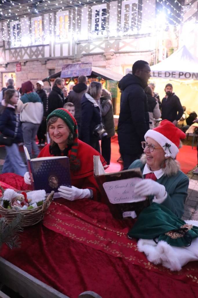 L'association Crinolines & Cie au marché de Noël de Pontivy 2024