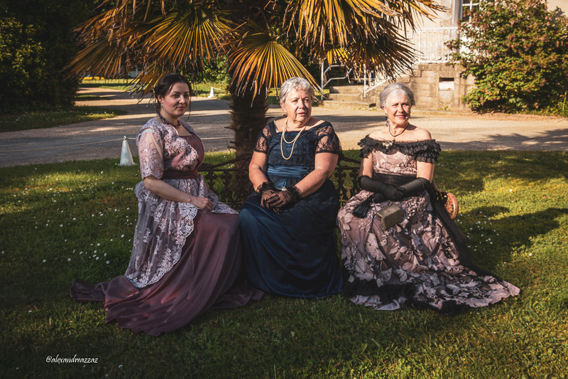 femmes en costumes 1900