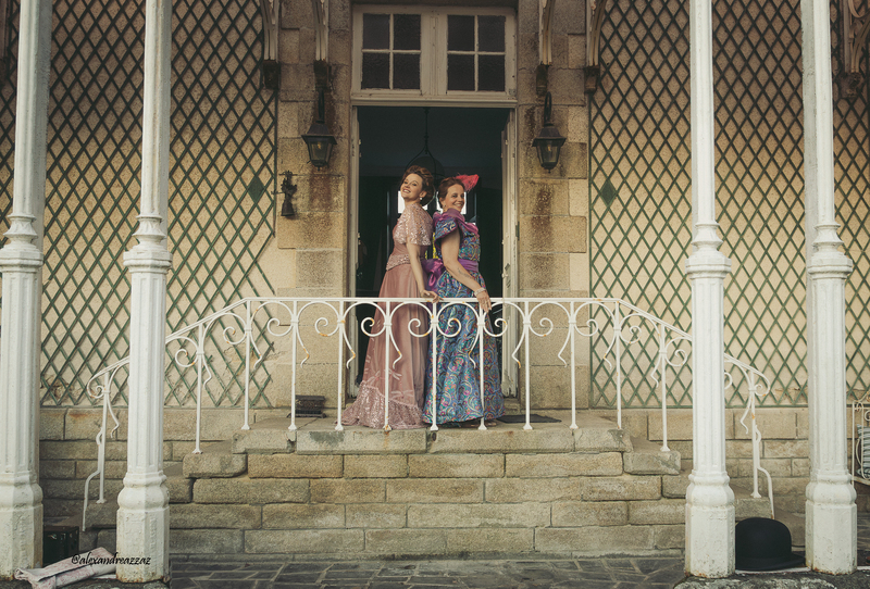 femmes en tenues de soirée belle epoque