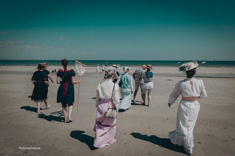 Reconstitution de bains de mer à l’ancienne sur la plage de Loctudy