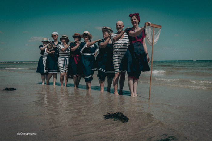 Reconstitution de bains de mer à l’ancienne sur la plage de Loctudy