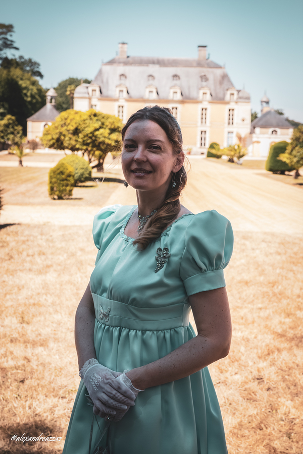 Membres de Crinolines & Cie en costume d’époque Regency au château du Boschet
