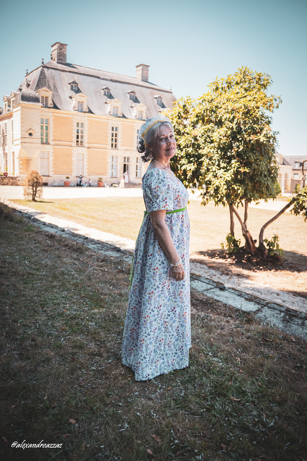 Membres de Crinolines & Cie en costume d’époque Regency au château du Boschet
