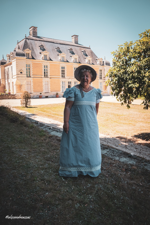 Membres de Crinolines & Cie en costume d’époque Regency au château du Boschet
