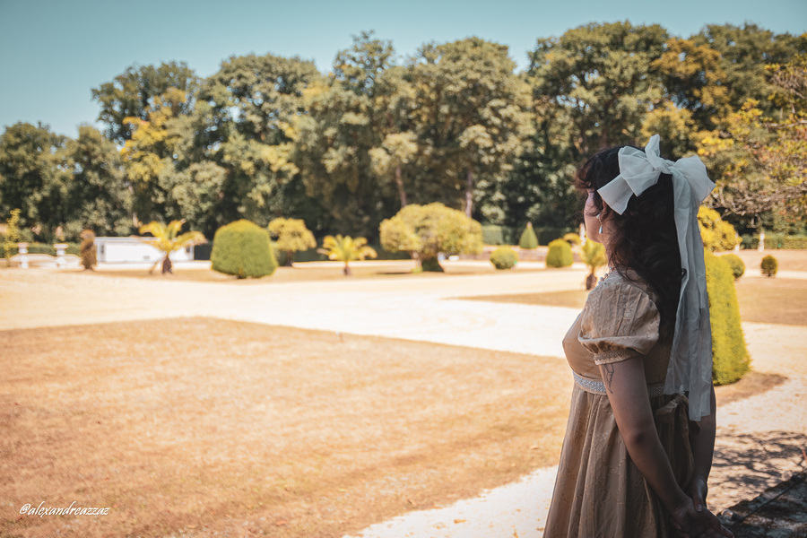 Membres de Crinolines & Cie en costume d’époque Regency au château du Boschet