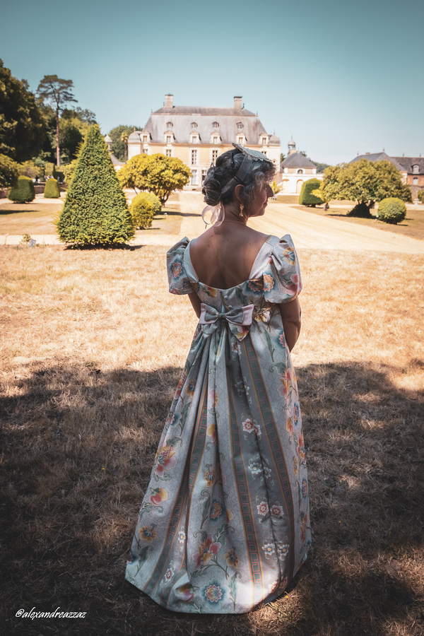 Membres de Crinolines & Cie en costume d’époque Regency au château du Boschet