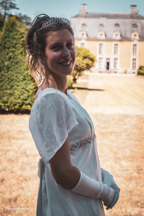 Membres de Crinolines & Cie en costume d’époque Regency au château du Boschet