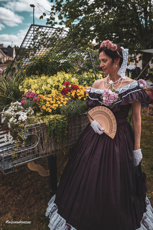 Membres de Crinolines & Cie en costumes Second Empire lors de la fête de Colpo`