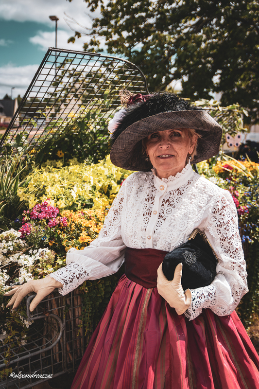Membres de Crinolines & Cie en costumes Second Empire lors de la fête de Colpo`