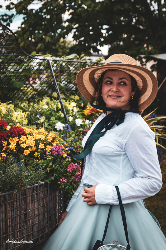 Membres de Crinolines & Cie en costumes Second Empire lors de la fête de Colpo`