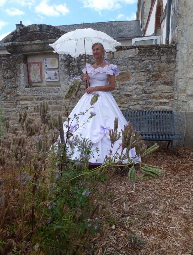 Membres de Crinolines & Cie en costumes Second Empire lors de la fête de Colpo`