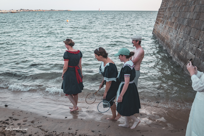 Costumes de bain 1900 sur la Grande Plage de Port-Louis