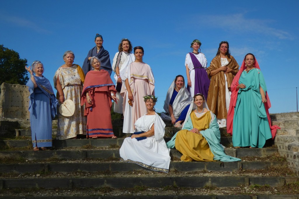 Membres de Crinolines & Cie en costumes gallo-romains