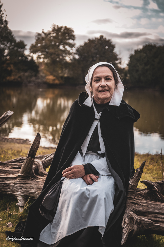 Costumes de sorcières et créatures magiques lors de la fête de la Sorcière à Brocéliande