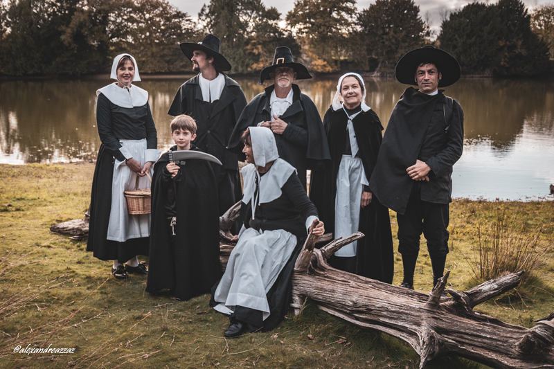 Les Aventuriers de l’Histoire en costumes fantastiques au château de Comper à Brocéliande