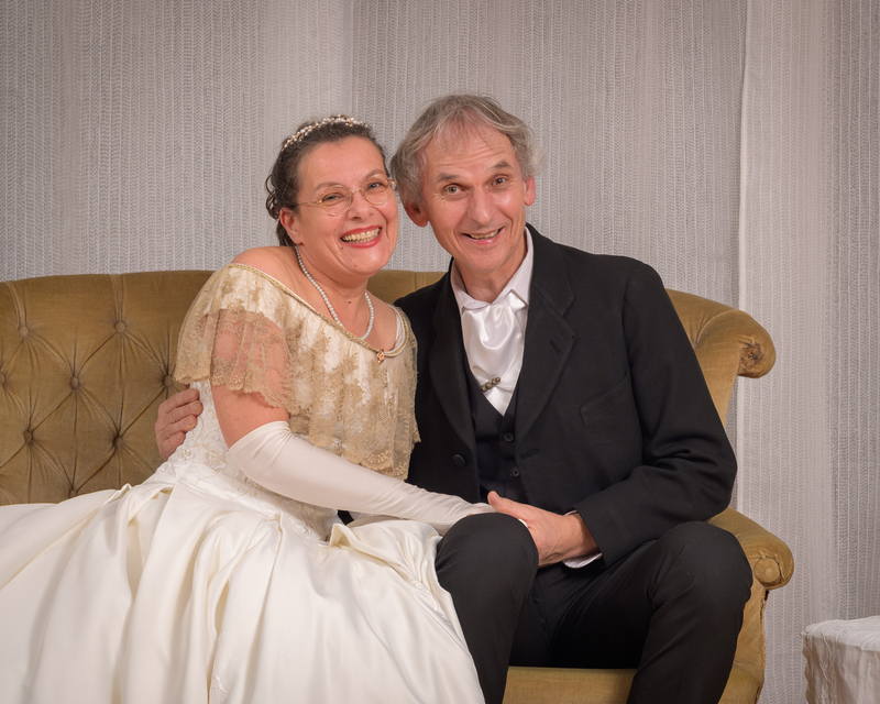 Bal de Noël à Napoléonville avec les membres de Crinolines & Cie en costumes historiques