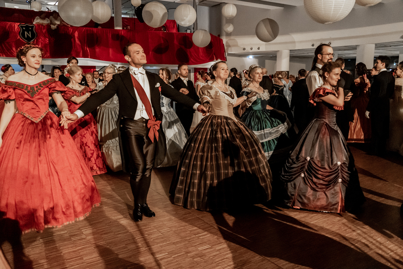 Danse historique animée par l’association Carnet de Bals lors du bal de Noël