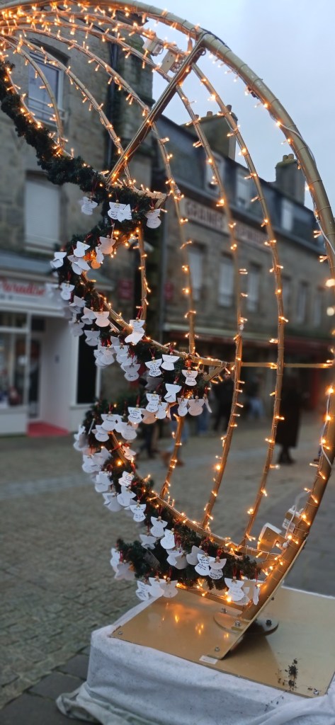 Messages laissés pour le père Noël sur les petits anges de Crinolines et Cie