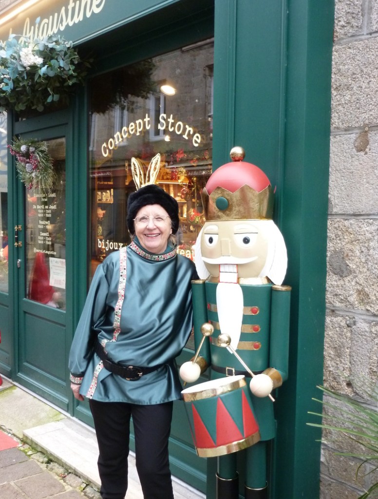 Village de Noël sur la place du Martray à Pontivy animé par Crinolines & Cie