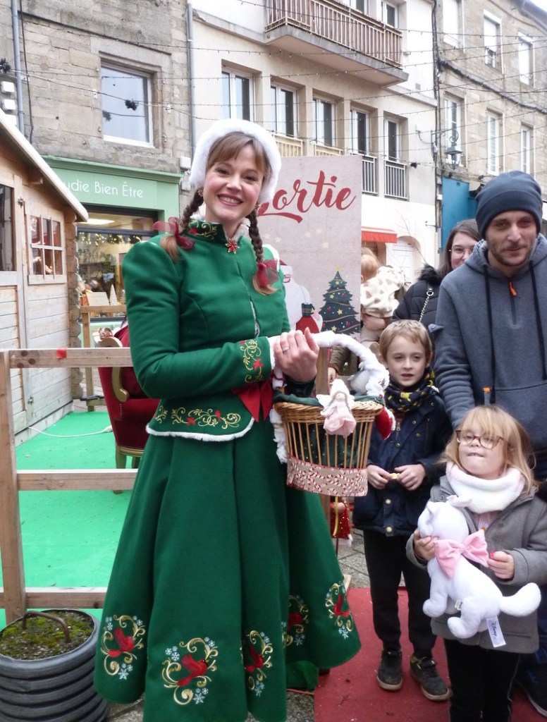 Village de Noël sur la place du Martray à Pontivy animé par Crinolines & Cie