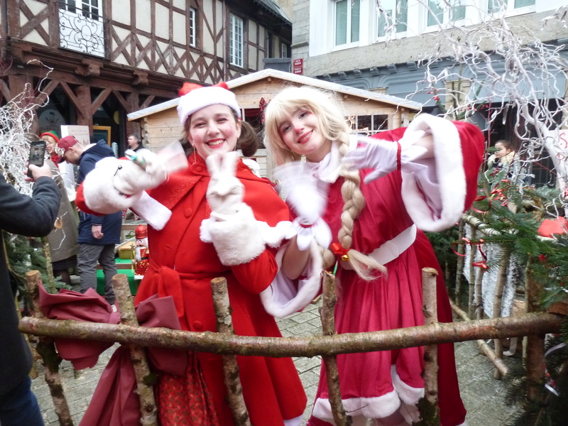 Village de Noël sur la place du Martray à Pontivy animé par Crinolines & Cie