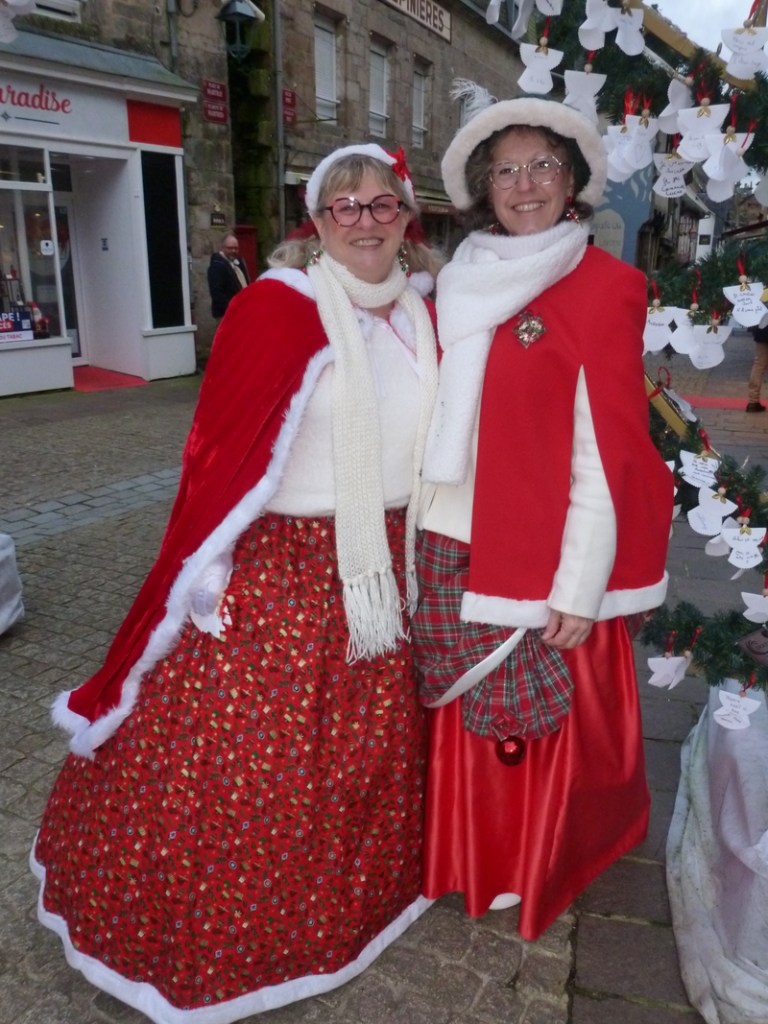 Village de Noël sur la place du Martray à Pontivy animé par Crinolines & Cie