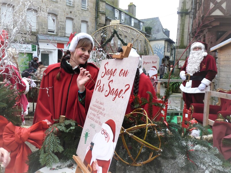 Village de Noël sur la place du Martray à Pontivy animé par Crinolines & Cie