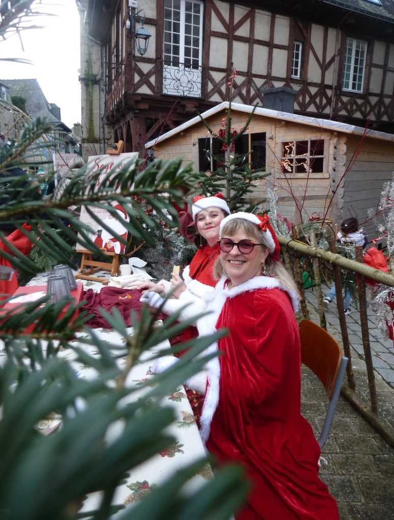 Village de Noël sur la place du Martray à Pontivy animé par Crinolines & Cie